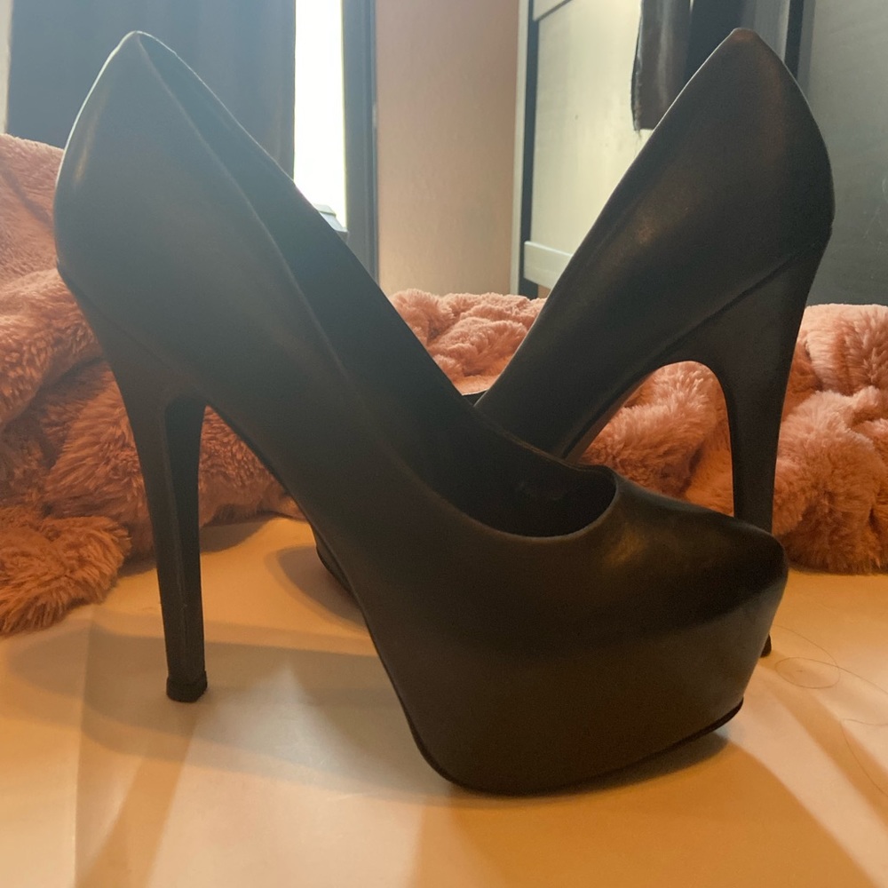 Steve Madden, 5 1/2-6in, Black Leather, Platform Pump Sz 8…Super cute!